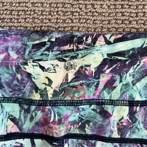 Lululemon Top Speed Crop 8 - Picture 6 of 10